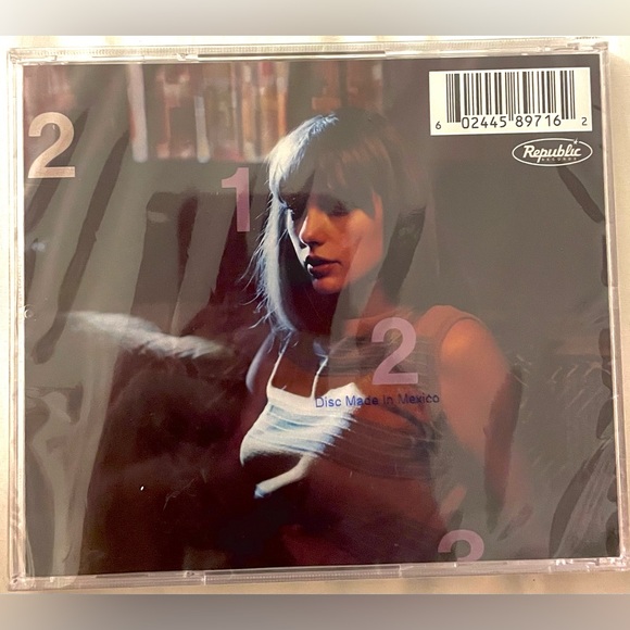 Taylor Swift Midnights Album Limited Edition Lavender Disc CD with Bonus Tracks - Picture 2 of 2